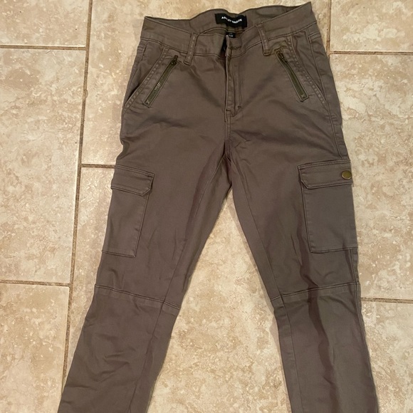 Ashley Mason army green cargo pants. Size 7/28, fits like a small or a 2 - Picture 2 of 3